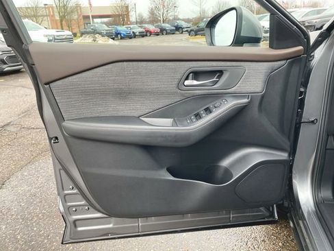 Used 2021 Nissan Rogue SV image 21