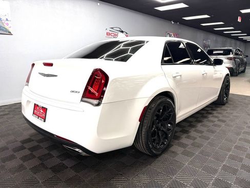 Used 2019 Chrysler 300 Touring w/ Sport Appearance Package RWD image 14