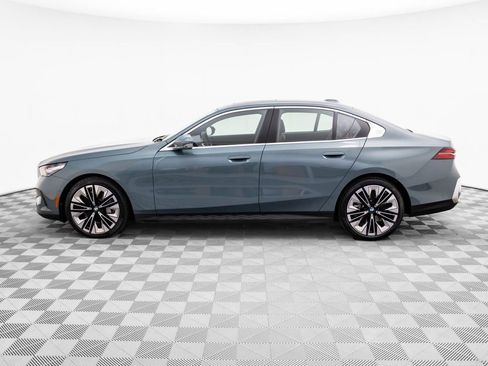 Used 2025 BMW 540i xDrive w/ Premium Package image 3