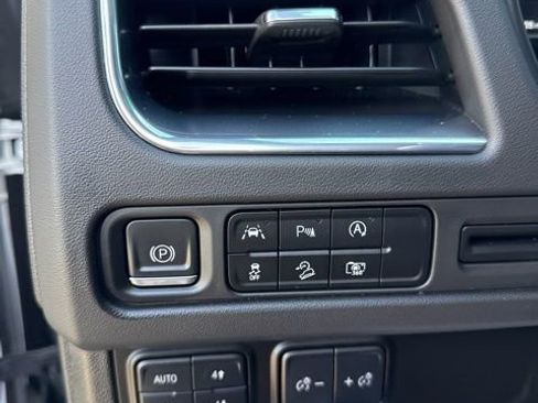 Used 2023 Chevrolet Tahoe Z71 w/ Luxury Package image 13