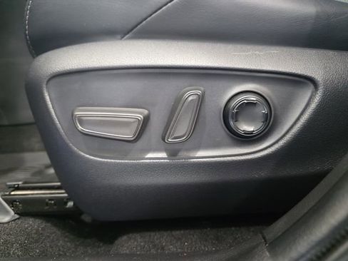 Used 2021 Toyota Venza Limited w/ Advanced Technology Package image 11