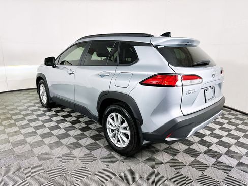 Used 2025 Toyota Corolla Cross LE w/ Moonroof Package FWD image 5