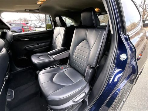 Used 2022 Toyota Highlander XLE image 21