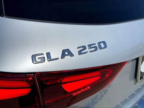 Used 2025 Mercedes-Benz GLA 250 4MATIC image 31