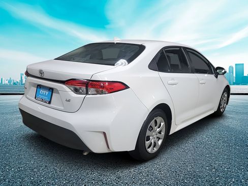Used 2023 Toyota Corolla LE image 5