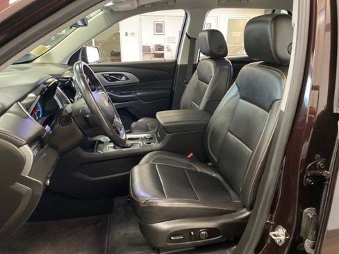 Used 2021 Chevrolet Traverse LT w/ LT Premium Package AWD/4WD image 16