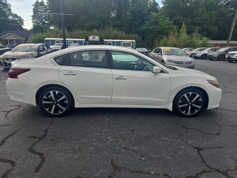 Used 2018 Nissan Altima 2.5 SR FWD image 4