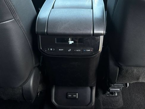 Used 2025 Toyota Highlander XSE AWD/4WD image 25