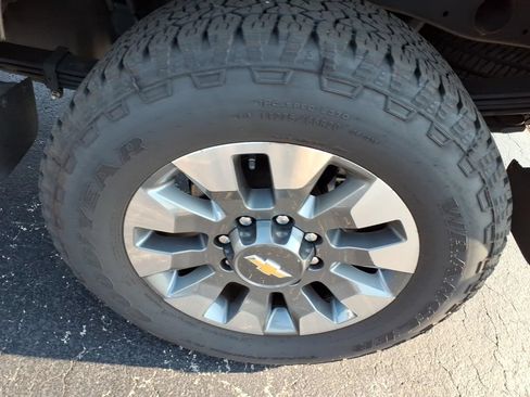 Used 2025 Chevrolet Silverado 2500 Custom w/ Custom Value Package AWD/4WD image 5