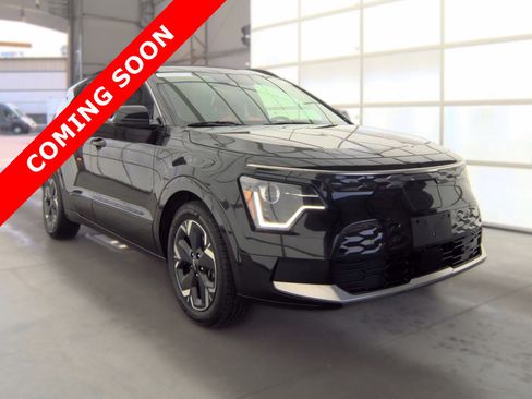 Used 2023 Kia Niro Wind w/ Wind Preserve Package FWD image 3