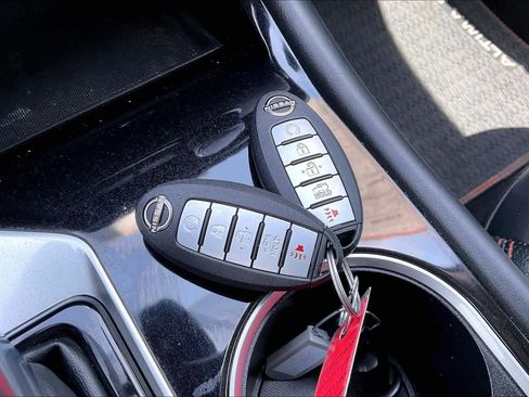Used 2024 Nissan Altima 2.5 SR FWD image 14