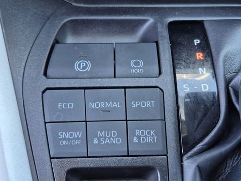 Certified 2024 Toyota RAV4 LE AWD/4WD image 33
