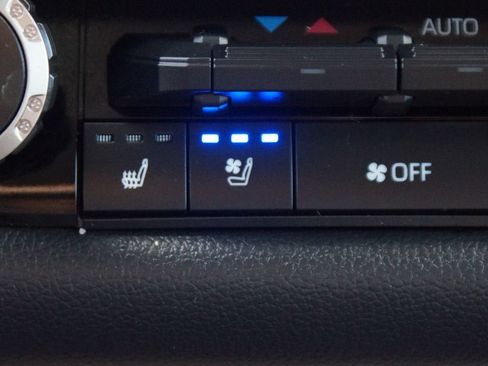 Used 2024 Toyota Tundra Limited AWD/4WD image 8