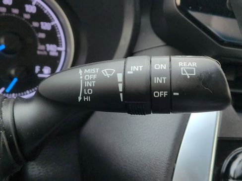 Used 2022 Toyota Venza LE image 26