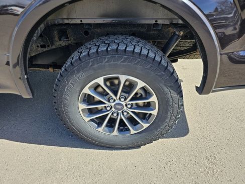 Used 2018 Ford F150 XLT w/ Equipment Group 302A Luxury image 9