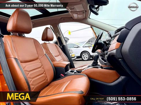 Used 2018 Nissan Rogue SL w/ Premium Package image 16