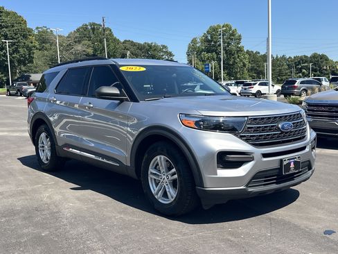 Used 2022 Ford Explorer XLT RWD image 3