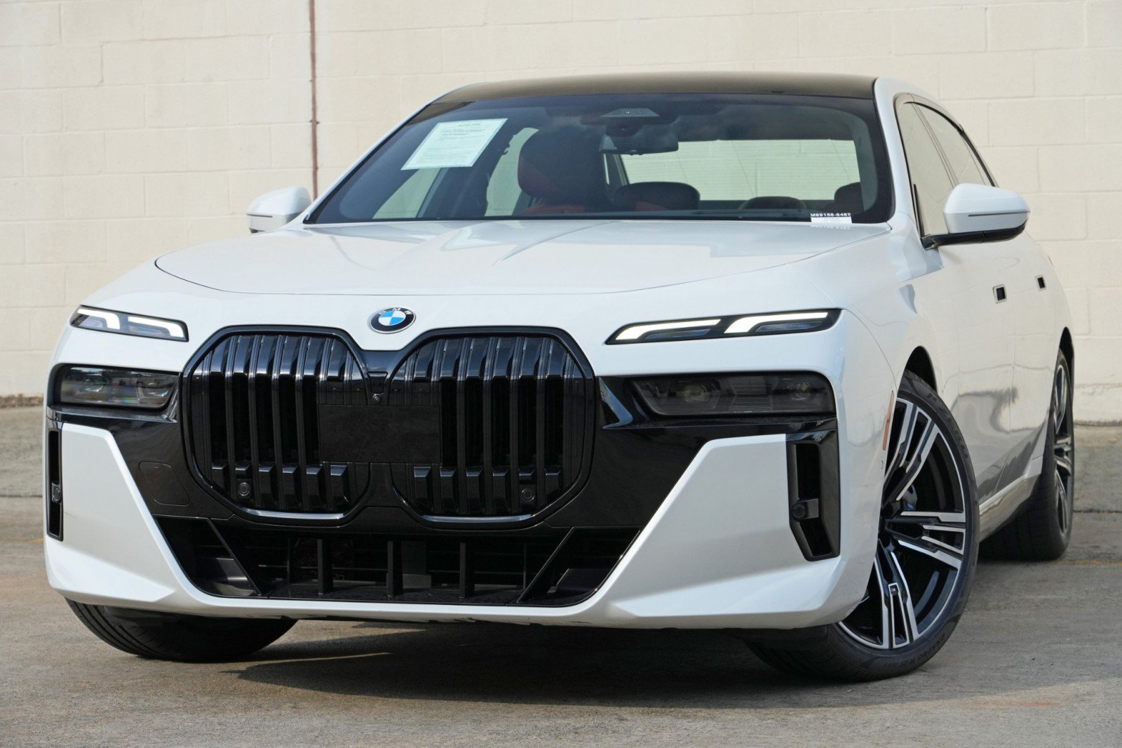 Used 2023 BMW 740i w/ Parking Assistance Package RWD image 3