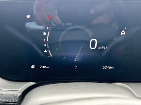 Used 2025 Buick Encore GX Avenir w/ Avenir Technology Package image 10