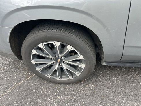 Used 2025 Chevrolet Suburban High Country image 10