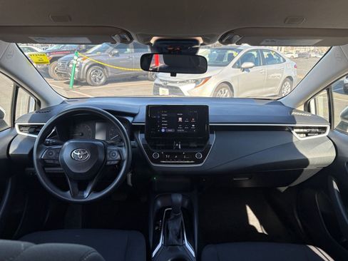 Used 2025 Toyota Corolla LE image 31