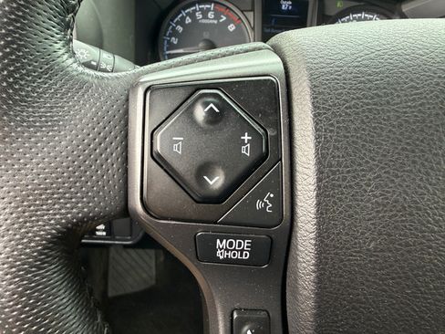 Used 2021 Toyota Tacoma TRD Off-Road AWD/4WD image 9