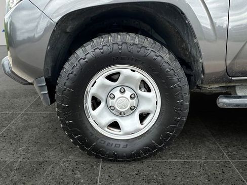 Used 2022 Toyota Tacoma SR5 RWD image 14
