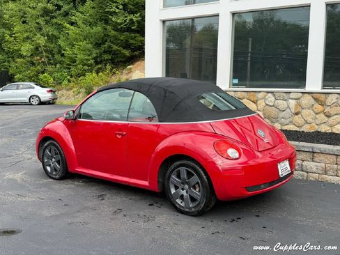 Used 2006 Volkswagen Beetle Convertible w/ Package 1 FWD image 35