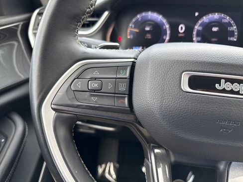 Used 2022 Jeep Grand Cherokee Laredo w/ Luxury Tech Group I image 28