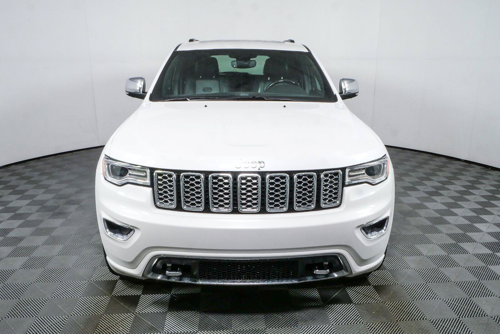Used 2020 Jeep Grand Cherokee Overland RWD image 28