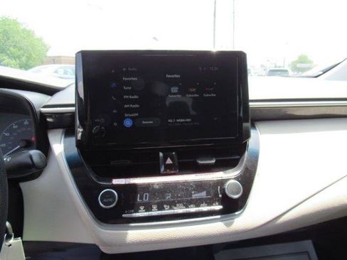 Used 2025 Toyota Corolla LE FWD image 33