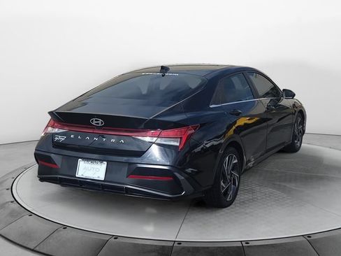 Used 2024 Hyundai Elantra SEL w/ Convenience Package FWD image 5
