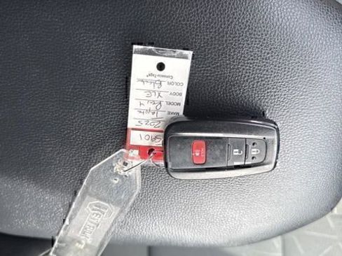 Used 2025 Toyota RAV4 XLE AWD/4WD image 30