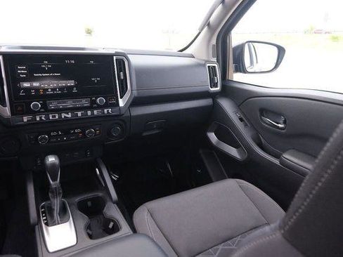 Used 2025 Nissan Frontier SV w/ SV Convenience Package RWD image 24