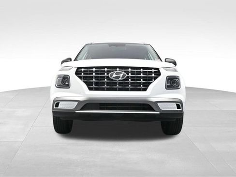 Used 2025 Hyundai Venue Limited FWD image 31