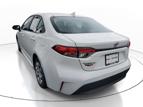 Used 2025 Toyota Corolla LE image 4