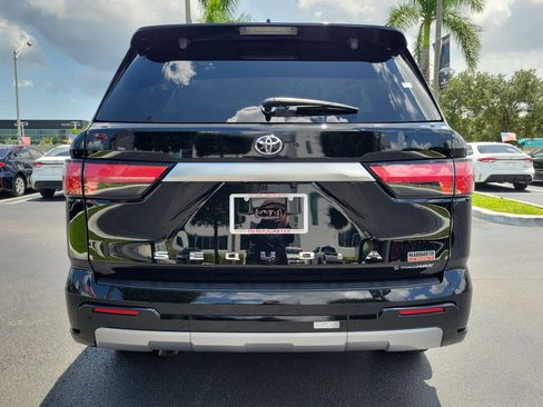 Used 2025 Toyota Sequoia Capstone AWD/4WD image 10