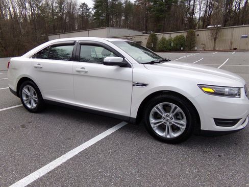 Used 2016 Ford Taurus SEL image 5