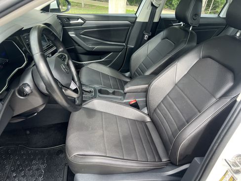 Used 2023 Volkswagen Jetta SE w/ Panoramic Sunroof Package FWD image 15