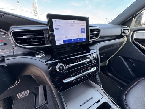 Used 2023 Ford Explorer ST-Line image 29