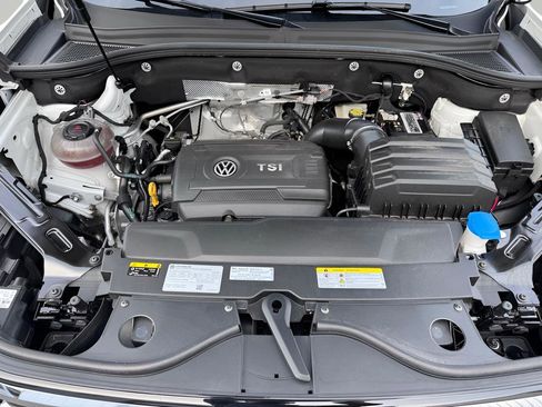 Used 2023 Volkswagen Atlas SE w/ Panoramic Sunroof Package image 9