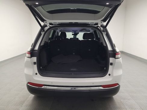 Used 2022 Jeep Grand Cherokee Limited w/ Luxury Tech Group II image 29