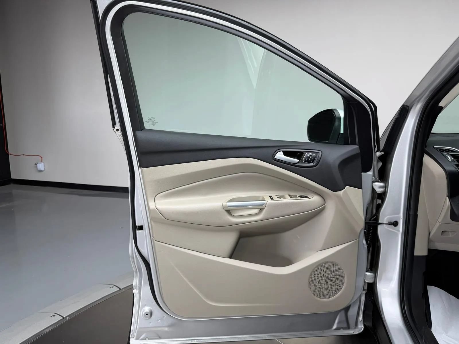 Used 2017 Ford Escape Titanium FWD image 23