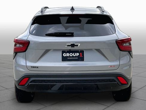 Used 2025 Chevrolet Trax RS w/ Sunroof Package FWD image 5