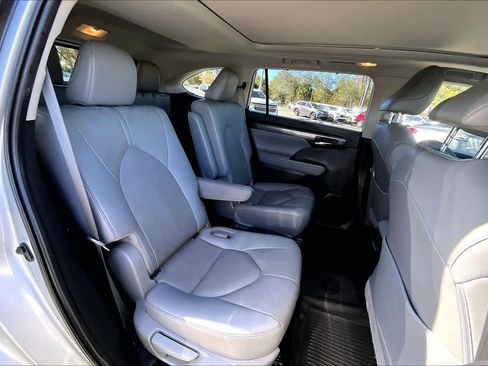 Used 2021 Toyota Highlander Platinum image 20