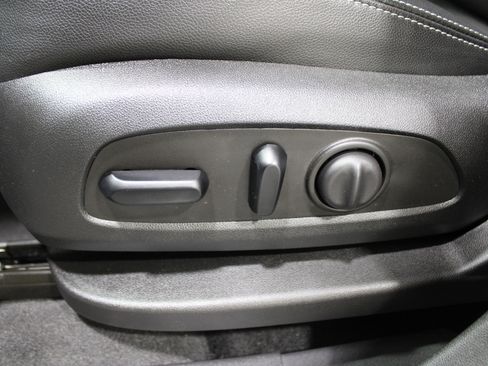 Used 2024 GMC Terrain SLT image 4