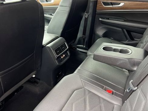 Used 2025 Volkswagen Atlas SE FWD image 13