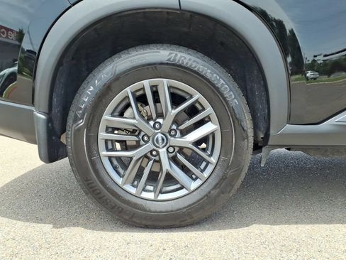 Used 2024 Nissan Rogue S FWD image 19