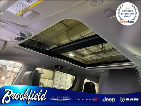 Used 2024 Chrysler Pacifica Limited FWD image 35