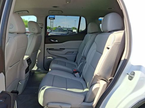 Certified 2023 GMC Acadia SLT image 30